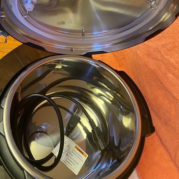 Insta Pot Slow Cooker - Picture 6 of 7